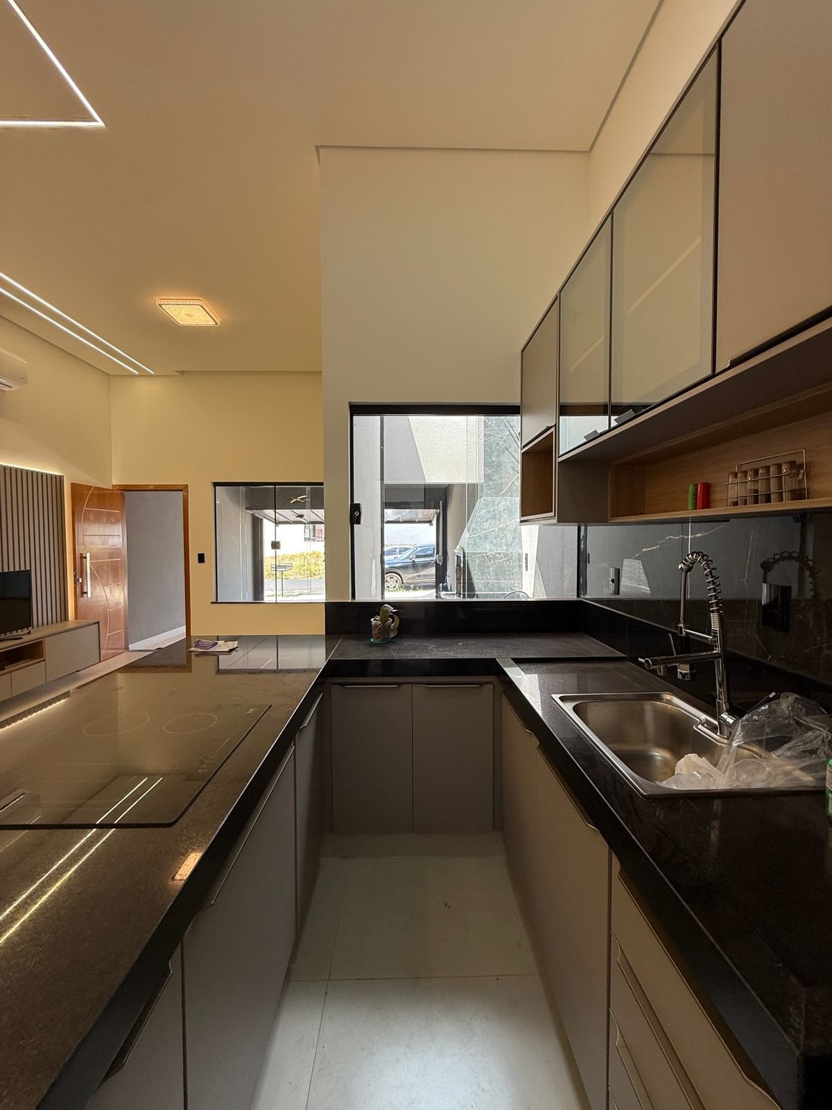 Casa Mobiliada próximo Av. São Vicente